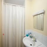 Kirk House flatlet - shower room